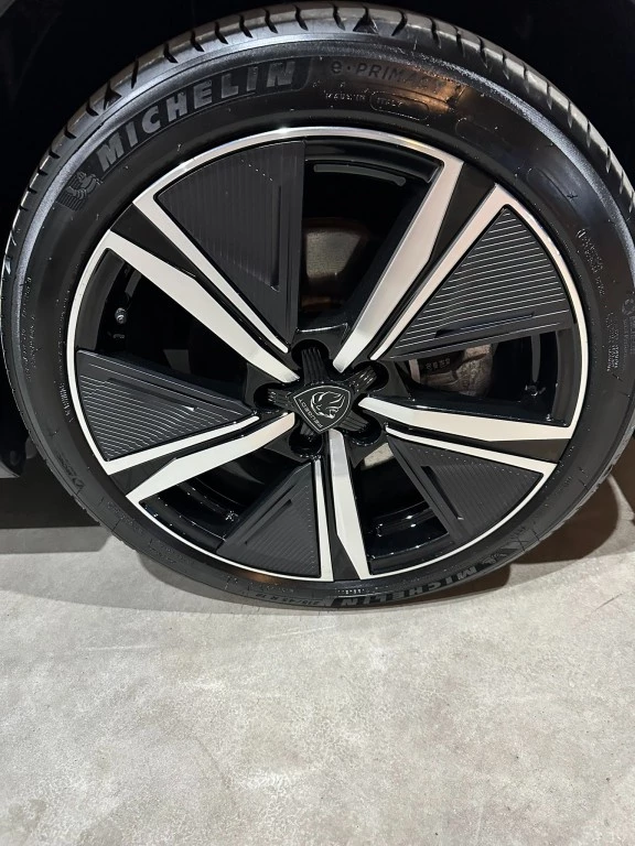 Hoofdafbeelding Peugeot e-308