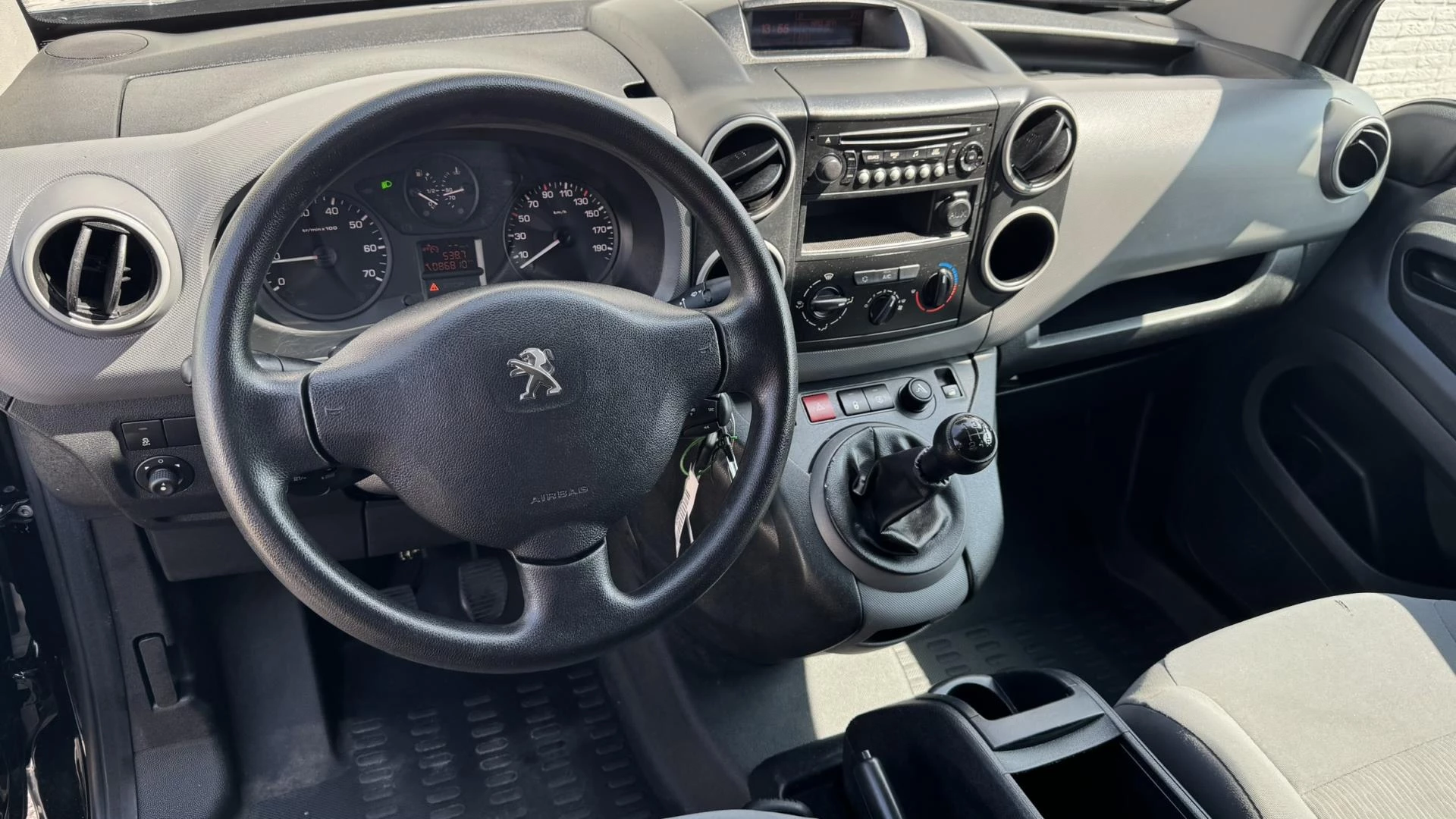 Hoofdafbeelding Peugeot Partner