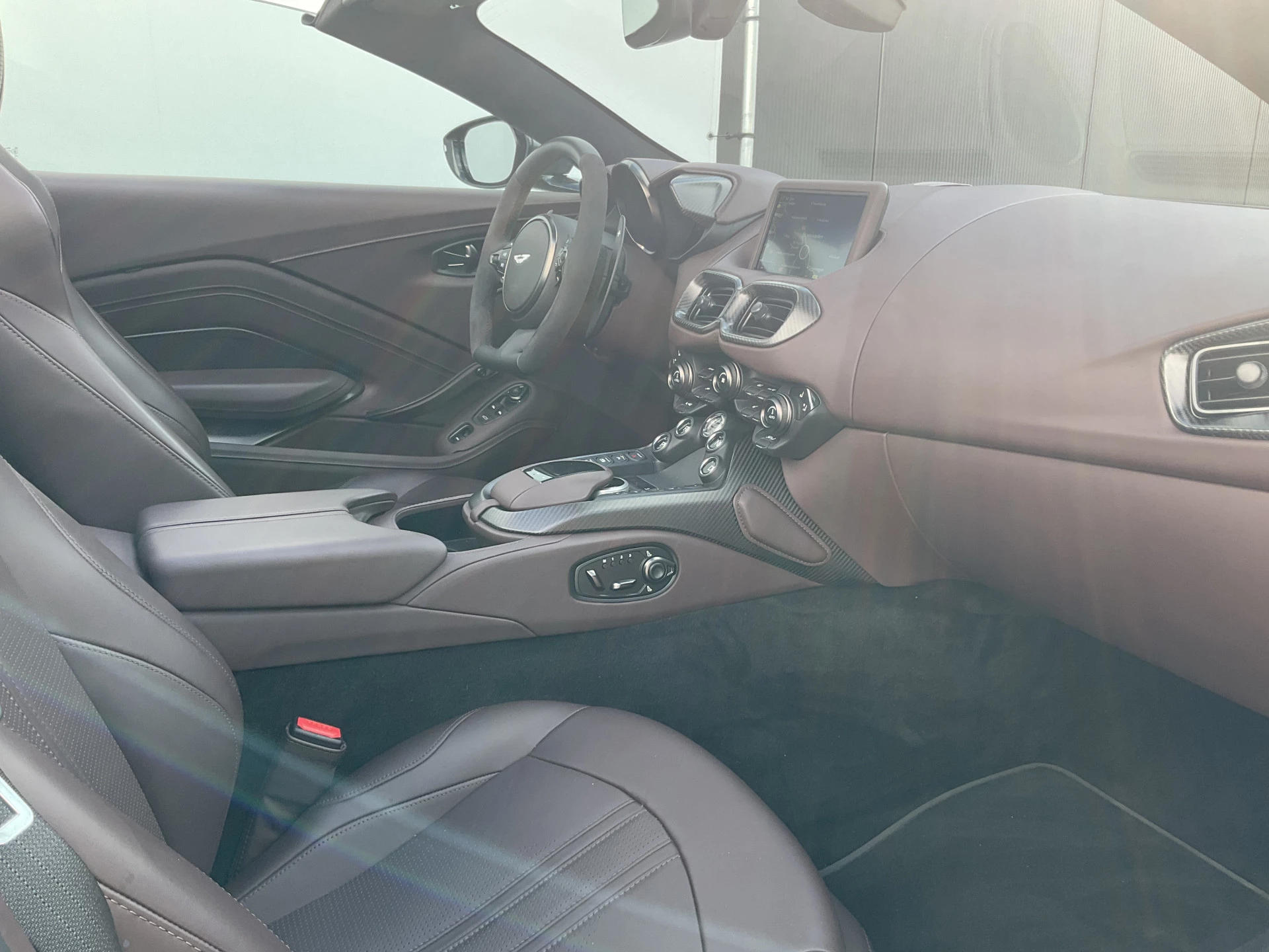 Hoofdafbeelding Aston Martin V8 Vantage