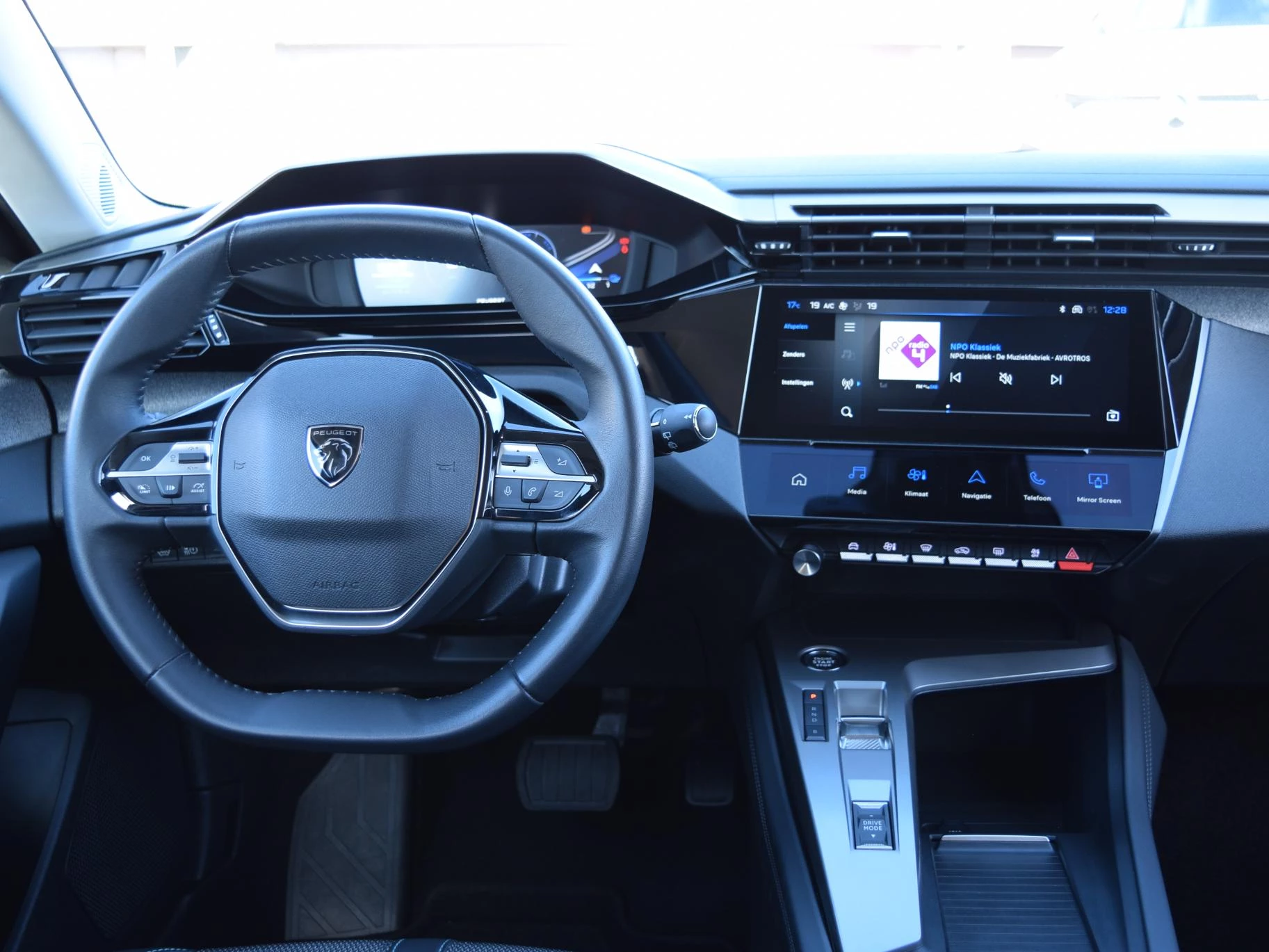 Hoofdafbeelding Peugeot e-308