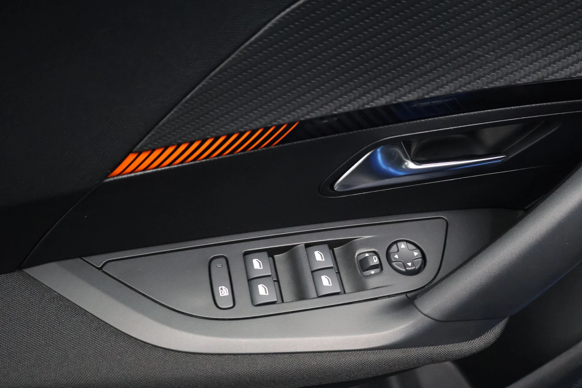 Hoofdafbeelding Peugeot e-2008