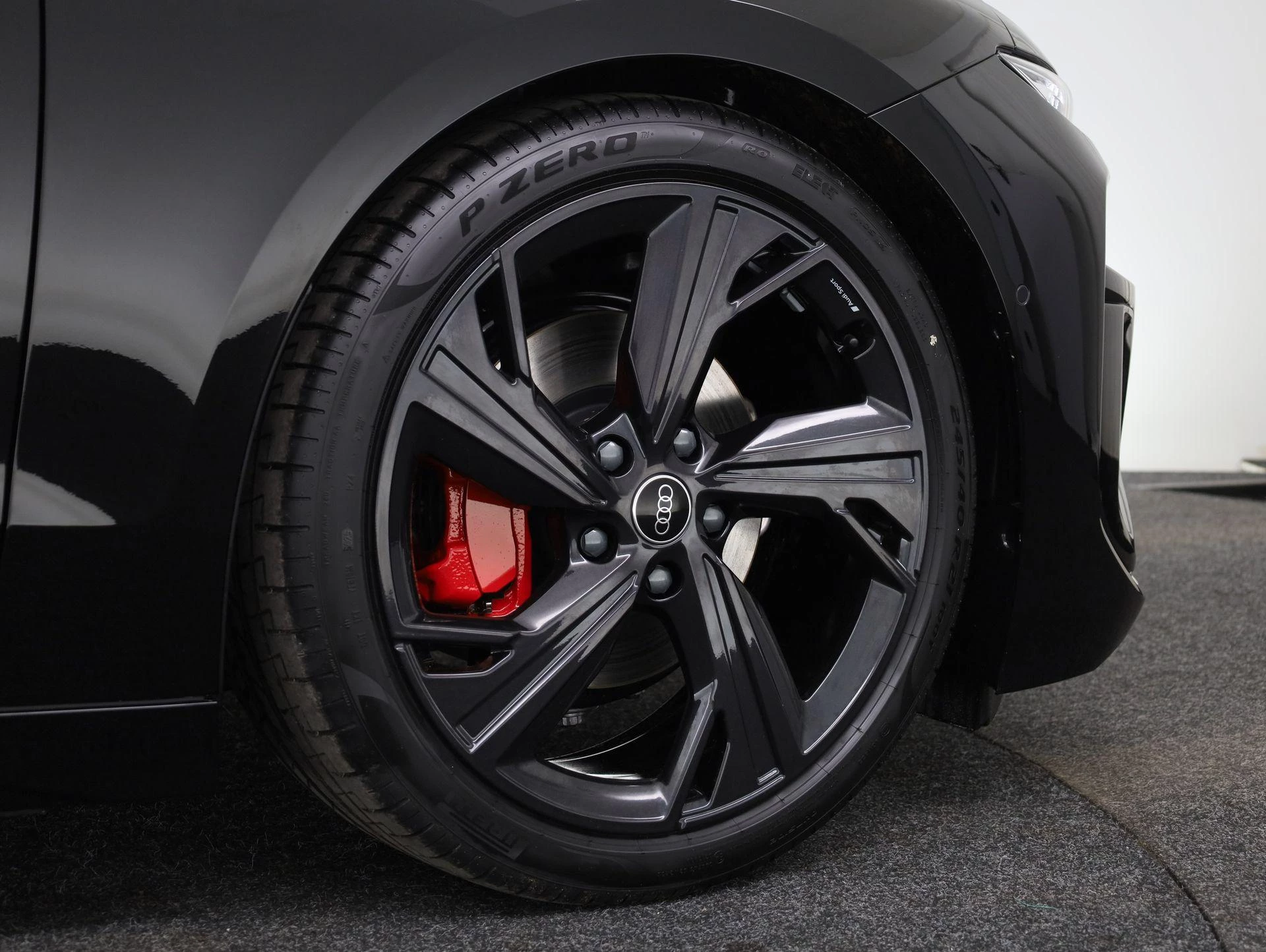 Hoofdafbeelding Audi A6 Avant e-tron