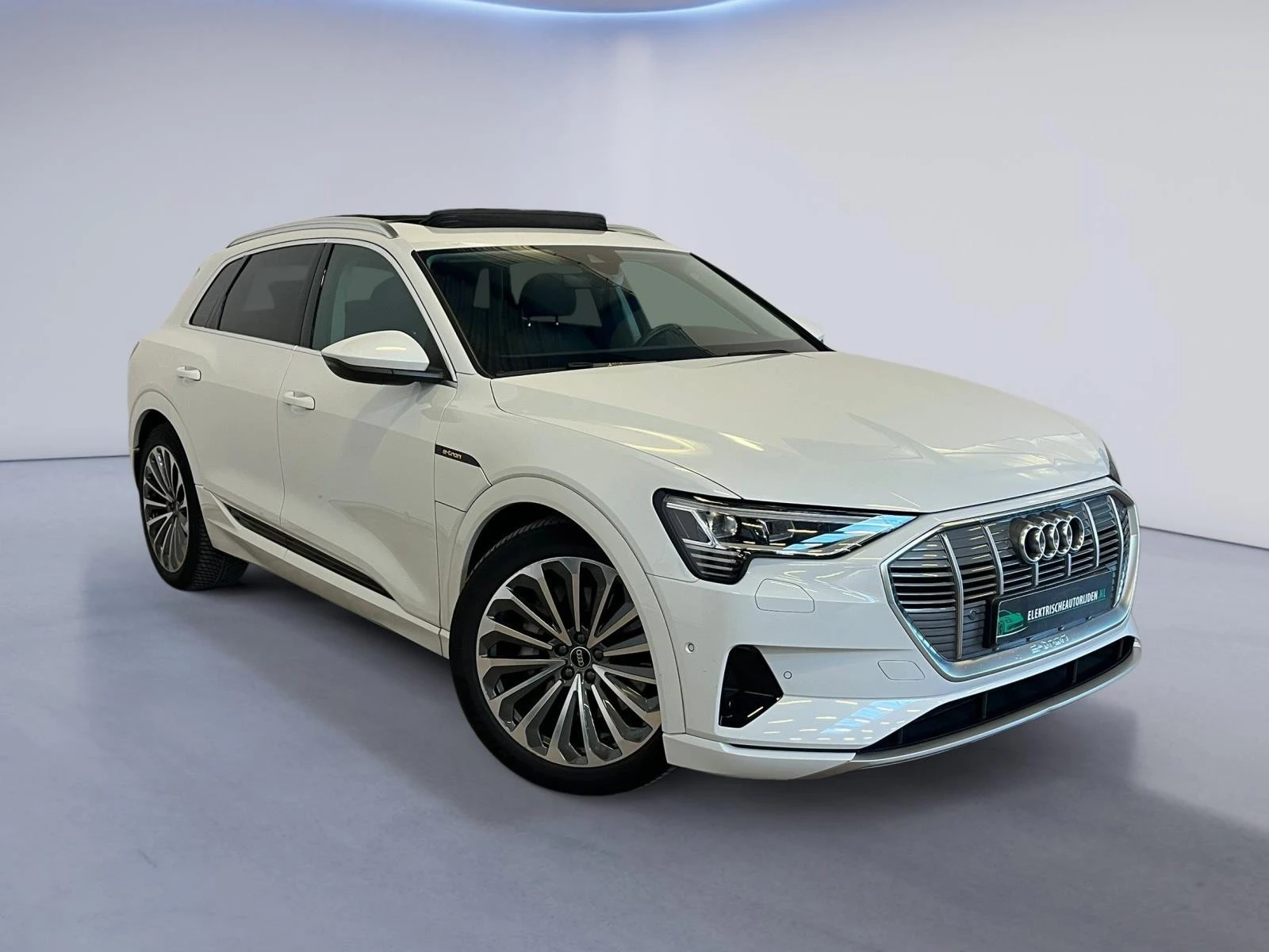 Hoofdafbeelding Audi e-tron