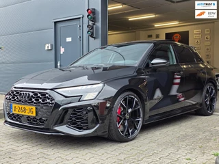 Hoofdafbeelding Audi RS3 Audi RS3 Sportback 2.5 TFSI RS3 / Pano / B&O / Matrix LED / Dealer onderhouden / Full options / HUD / RS Zetels / GPS Track&Trace