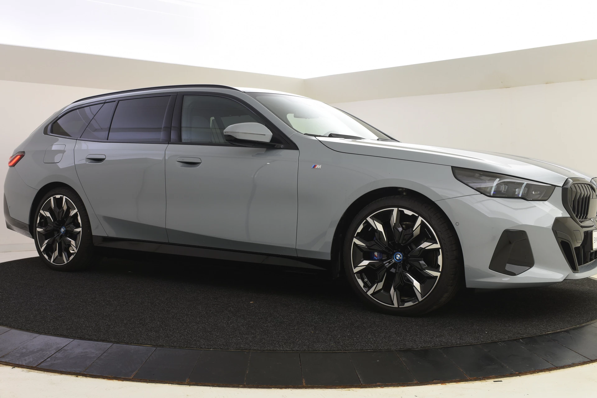 Hoofdafbeelding BMW i5