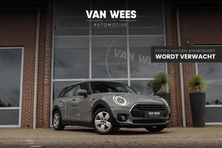 Hoofdafbeelding MINI Clubman MINI Clubman 1.5 Cooper Essential | 1e eigenaar | BTW auto | Keyless entry | Stoelverwarming | Cruise control | DAB | Camera | LED | Sportstuur | Lichtpakket | PDC
