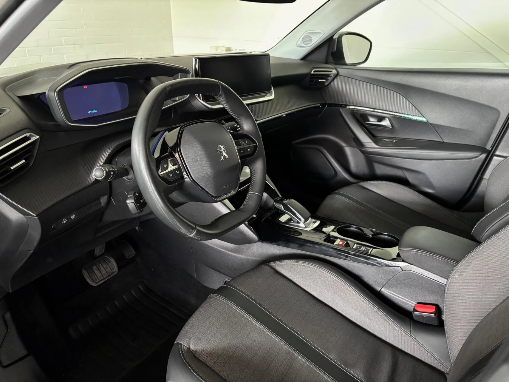 Hoofdafbeelding Peugeot e-2008