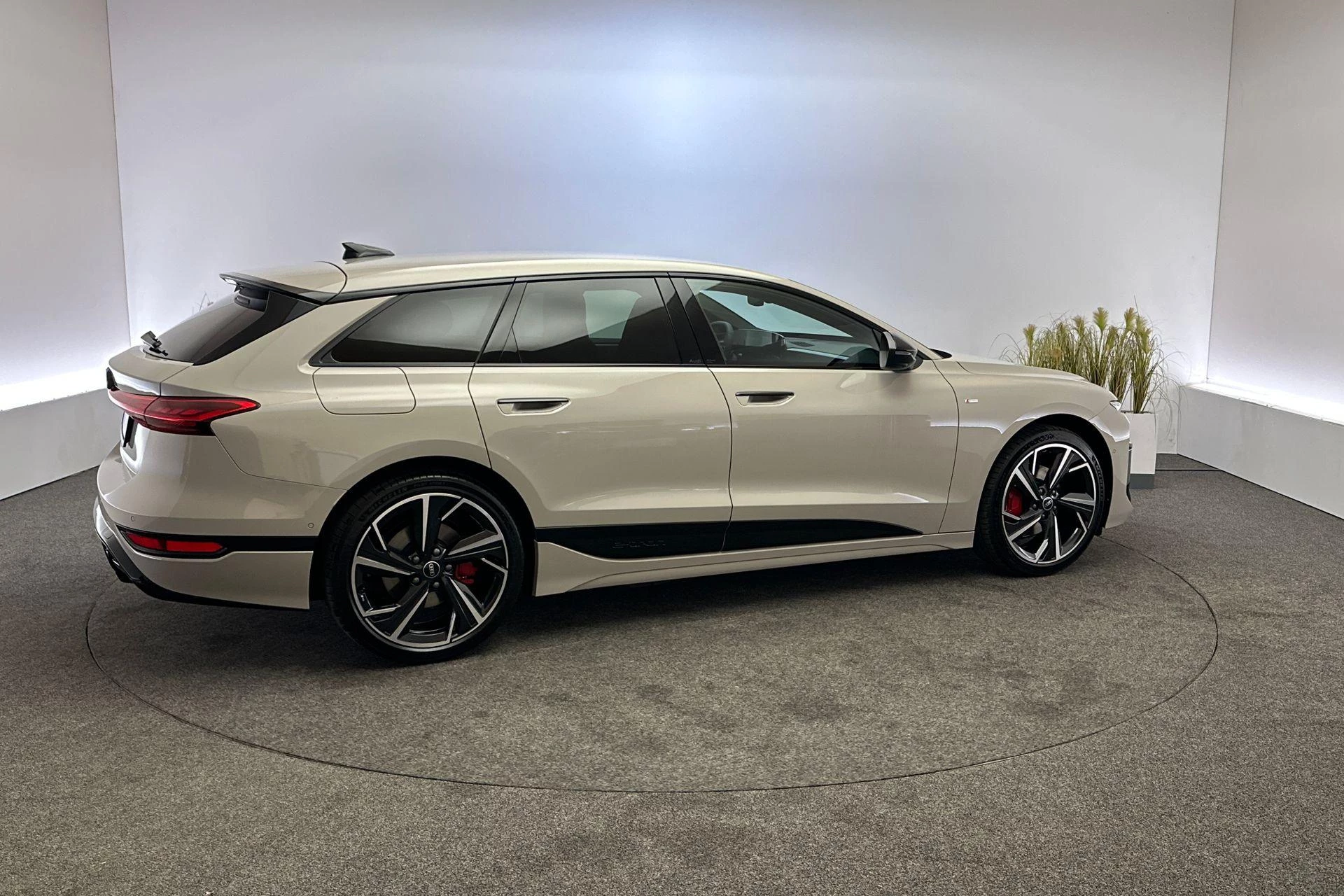 Hoofdafbeelding Audi A6 Avant e-tron