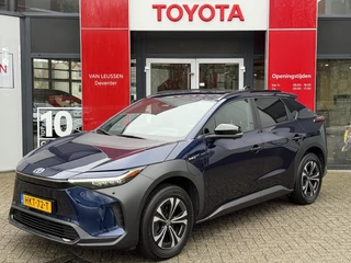 Hoofdafbeelding Toyota bZ4X Toyota bZ4X Dynamic 71 kWh WARMTEPOMP CAMERA CLIMA APPLE/ANDROID BLUETOOTH AD-CRUISE VOORVERWARMFUNCTIE NL-AUTO