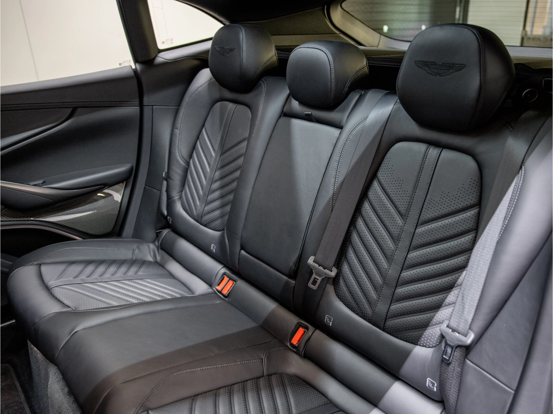 Hoofdafbeelding Aston Martin DBX