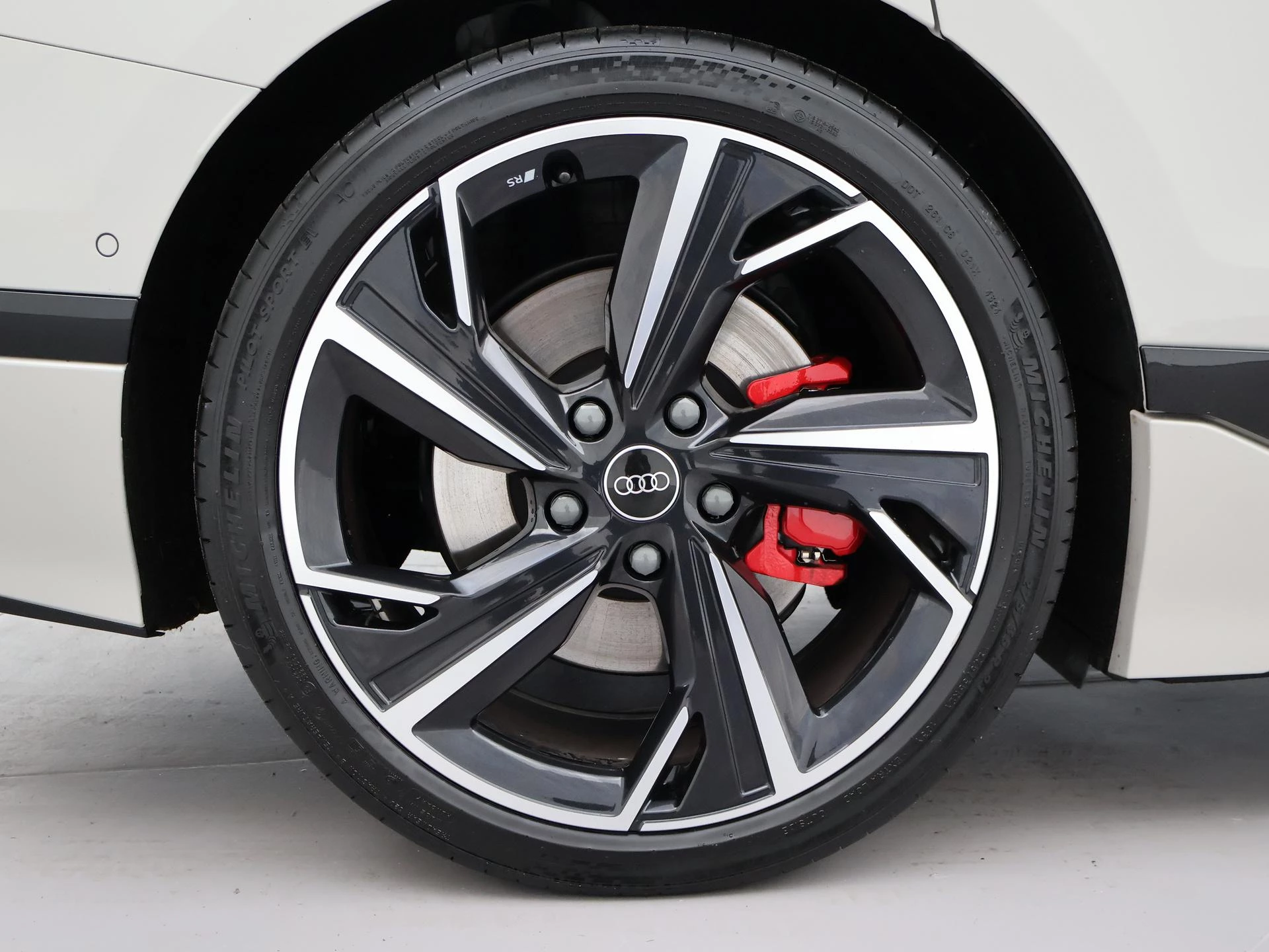 Hoofdafbeelding Audi A6 Avant e-tron