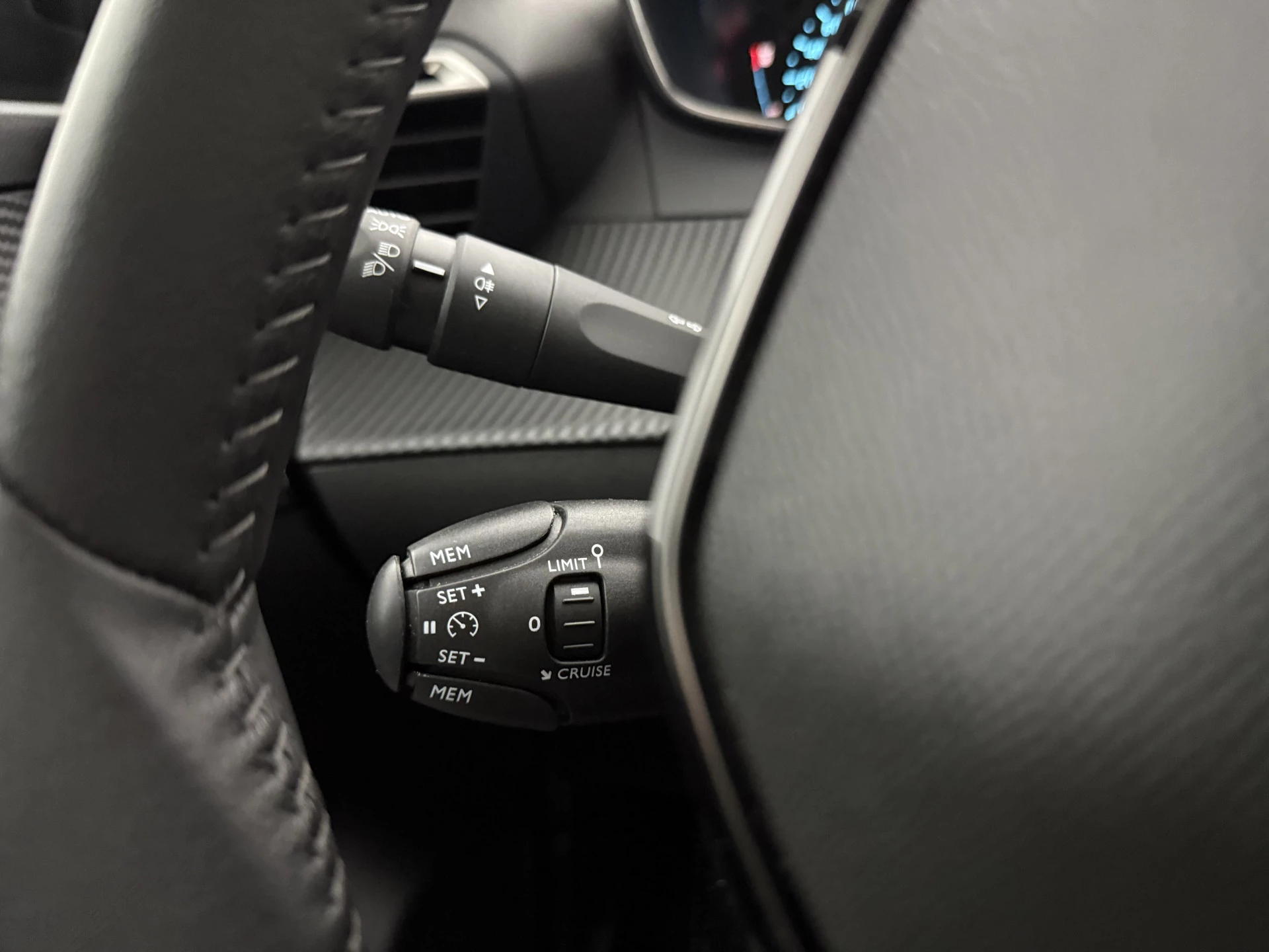 Hoofdafbeelding Peugeot e-208