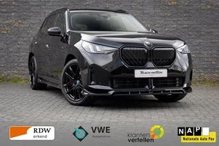 Hoofdafbeelding BMW X3 BMW X3 30e xDrive Black & Black glasdak