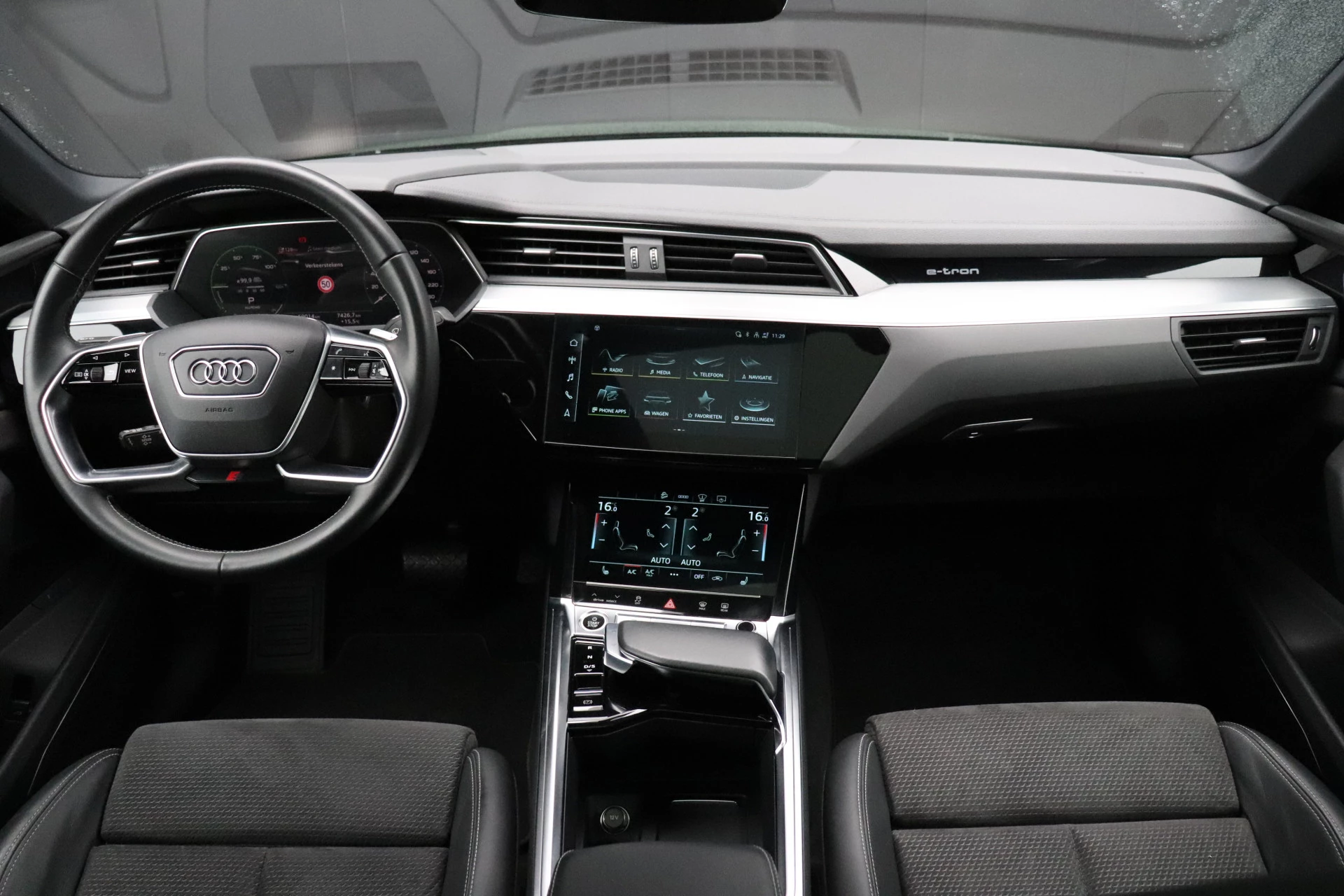 Hoofdafbeelding Audi e-tron