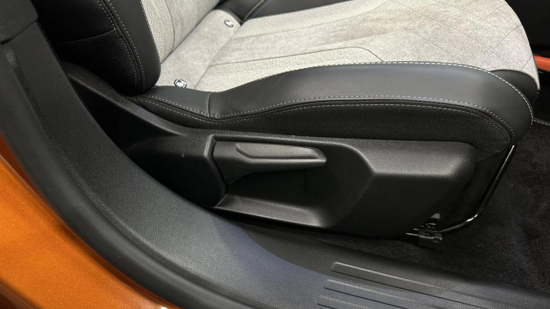 Hoofdafbeelding Peugeot e-2008