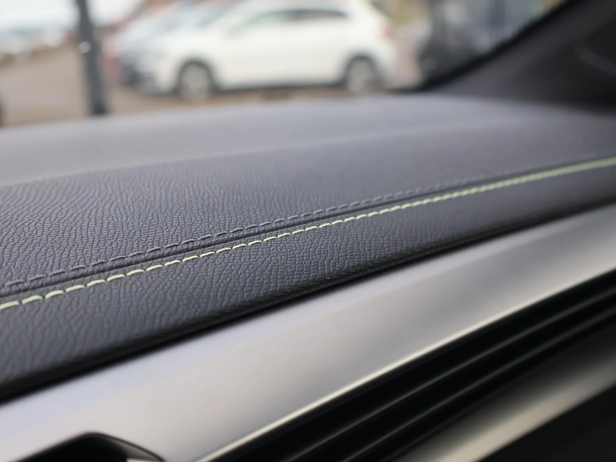 Hoofdafbeelding Peugeot e-308