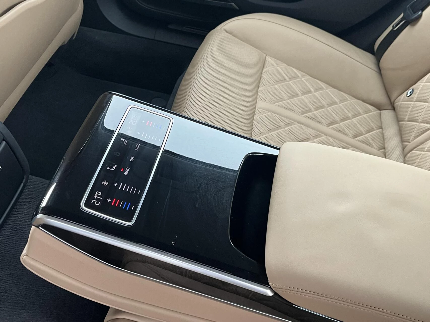 Hoofdafbeelding Audi A8