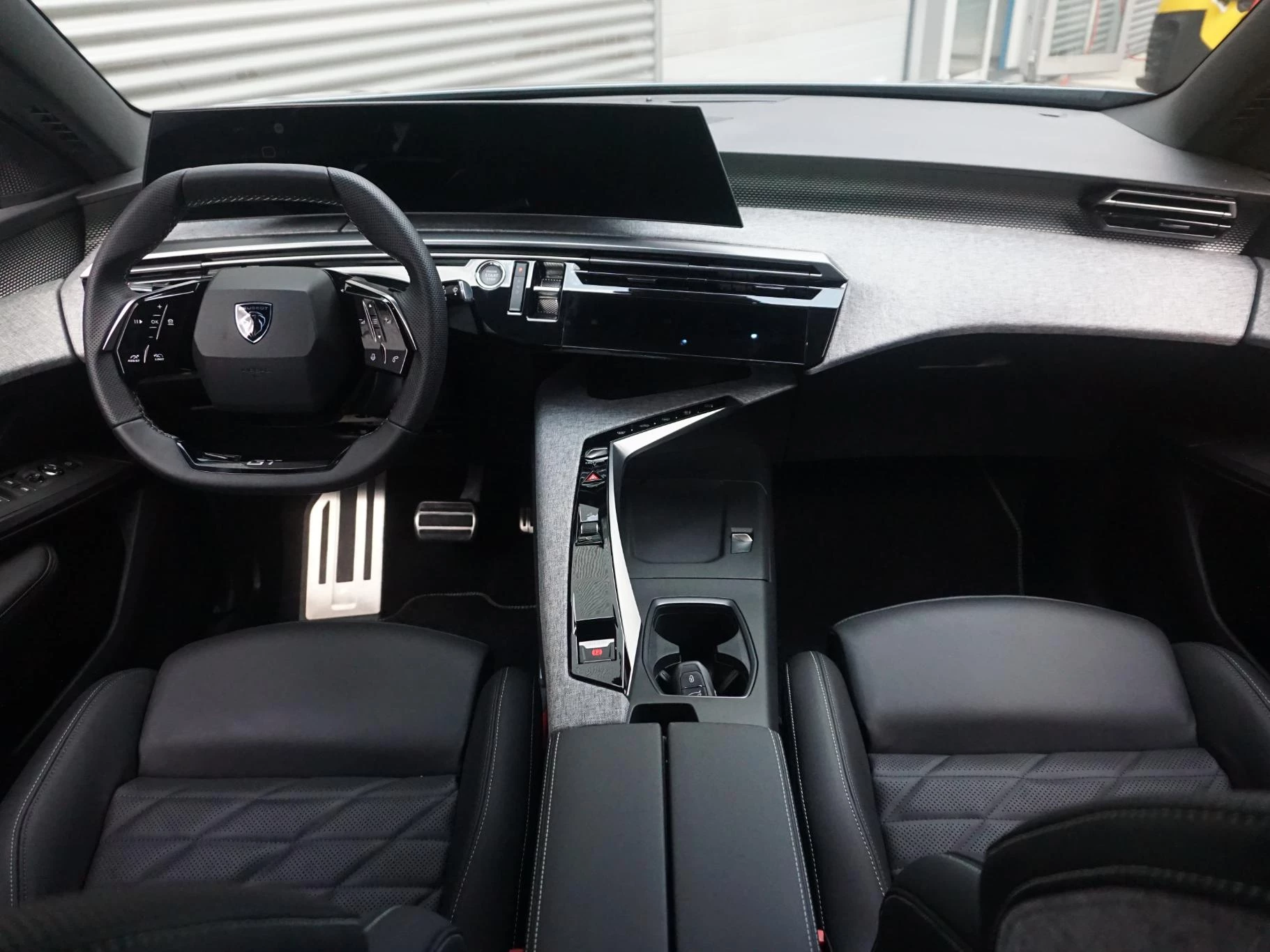 Hoofdafbeelding Peugeot e-5008