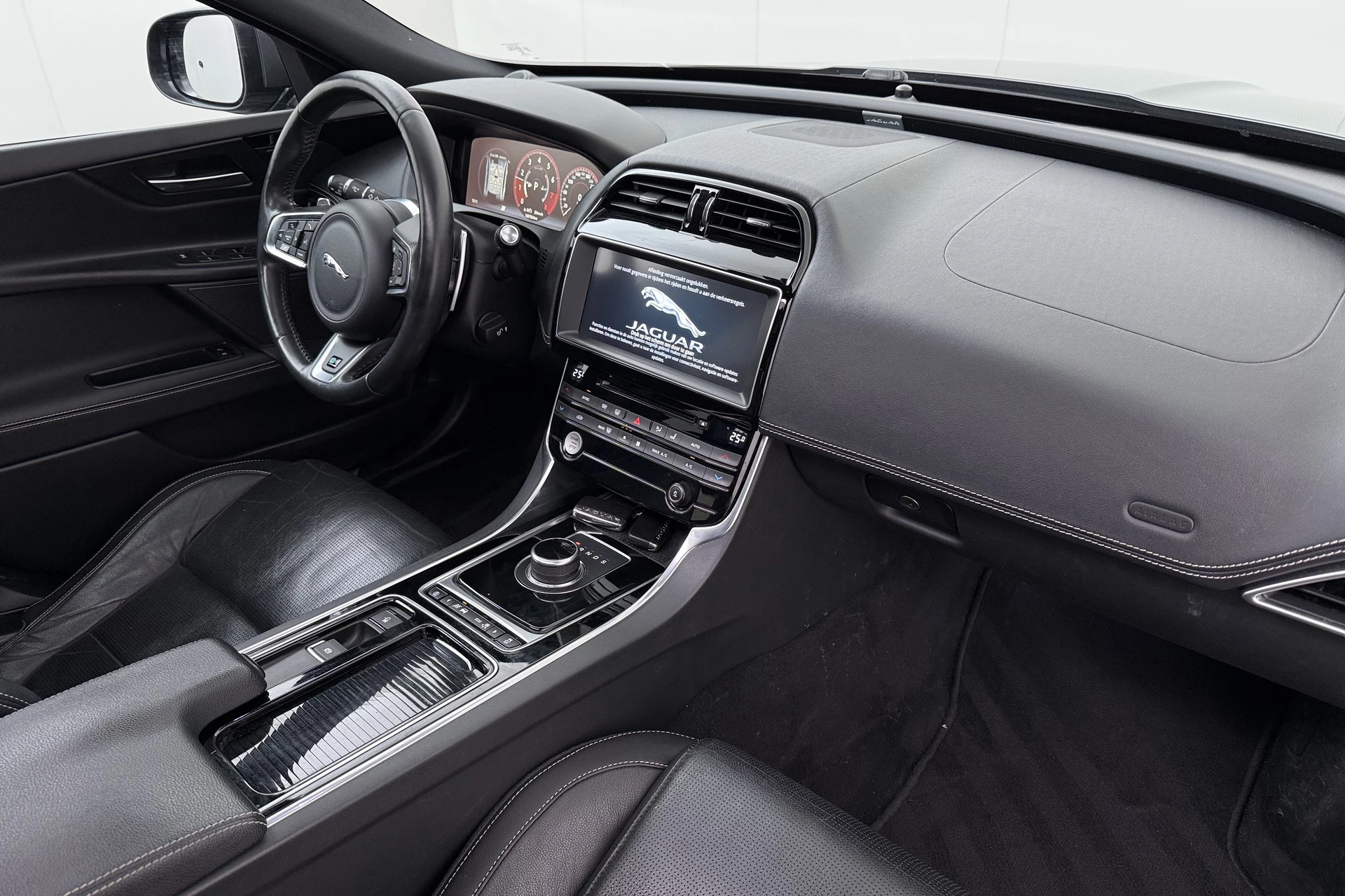 Hoofdafbeelding Jaguar XE