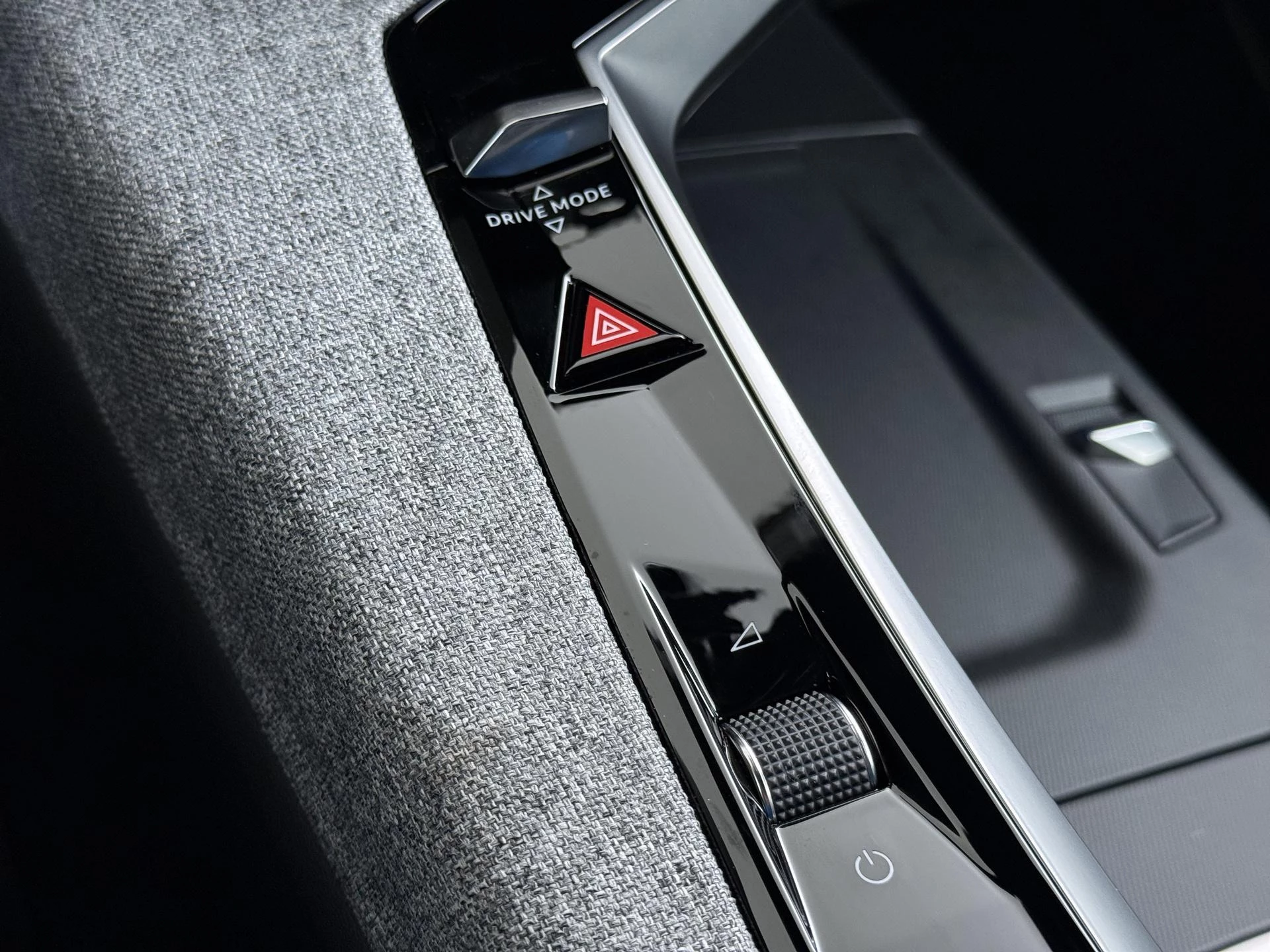 Hoofdafbeelding Peugeot e-3008