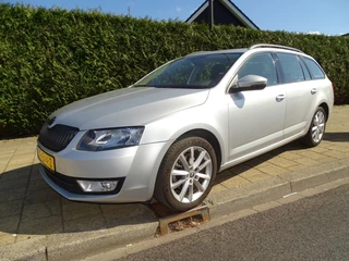 Hoofdafbeelding Škoda Octavia Škoda Octavia 1.0 TSI GRT AMB. BNS-Blth-Media-Clima-Navi-Trkh-Pdc-Cruise
