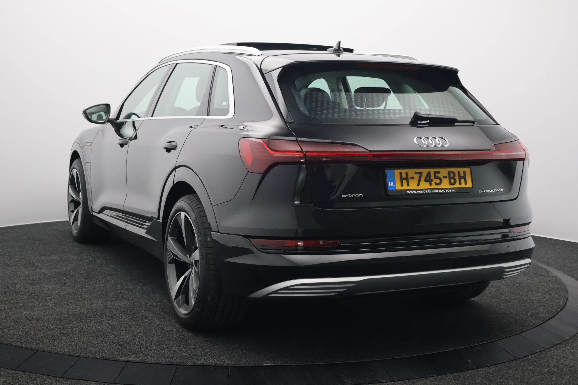 Hoofdafbeelding Audi e-tron