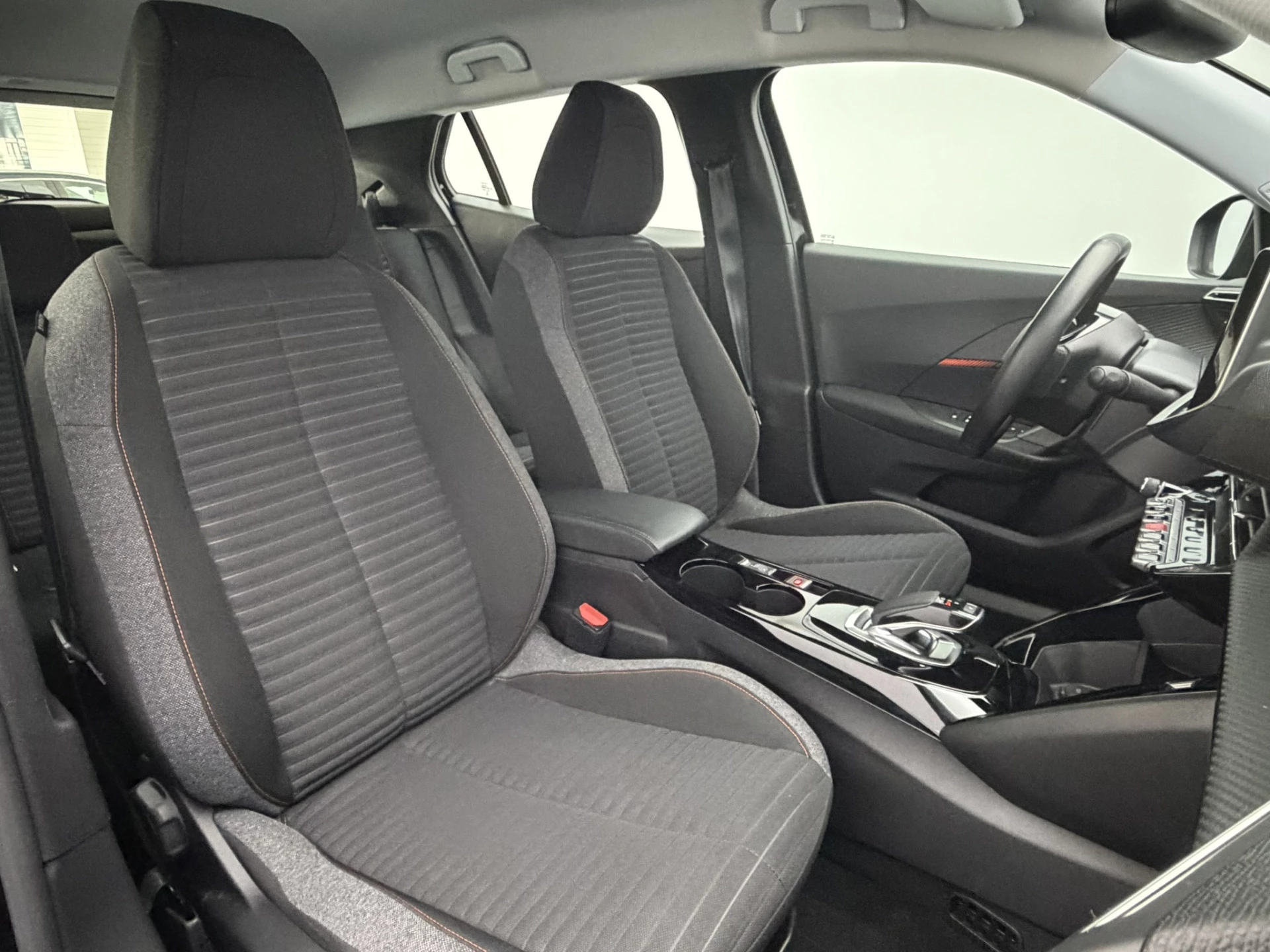 Hoofdafbeelding Peugeot e-2008