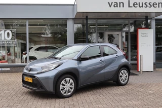 Toyota Aygo X PLAY NL-AUTO APPLE/ANDROID LED DAGRIJVERLICHTING AD-CRUISE AIRCO PARKEERCAMERA