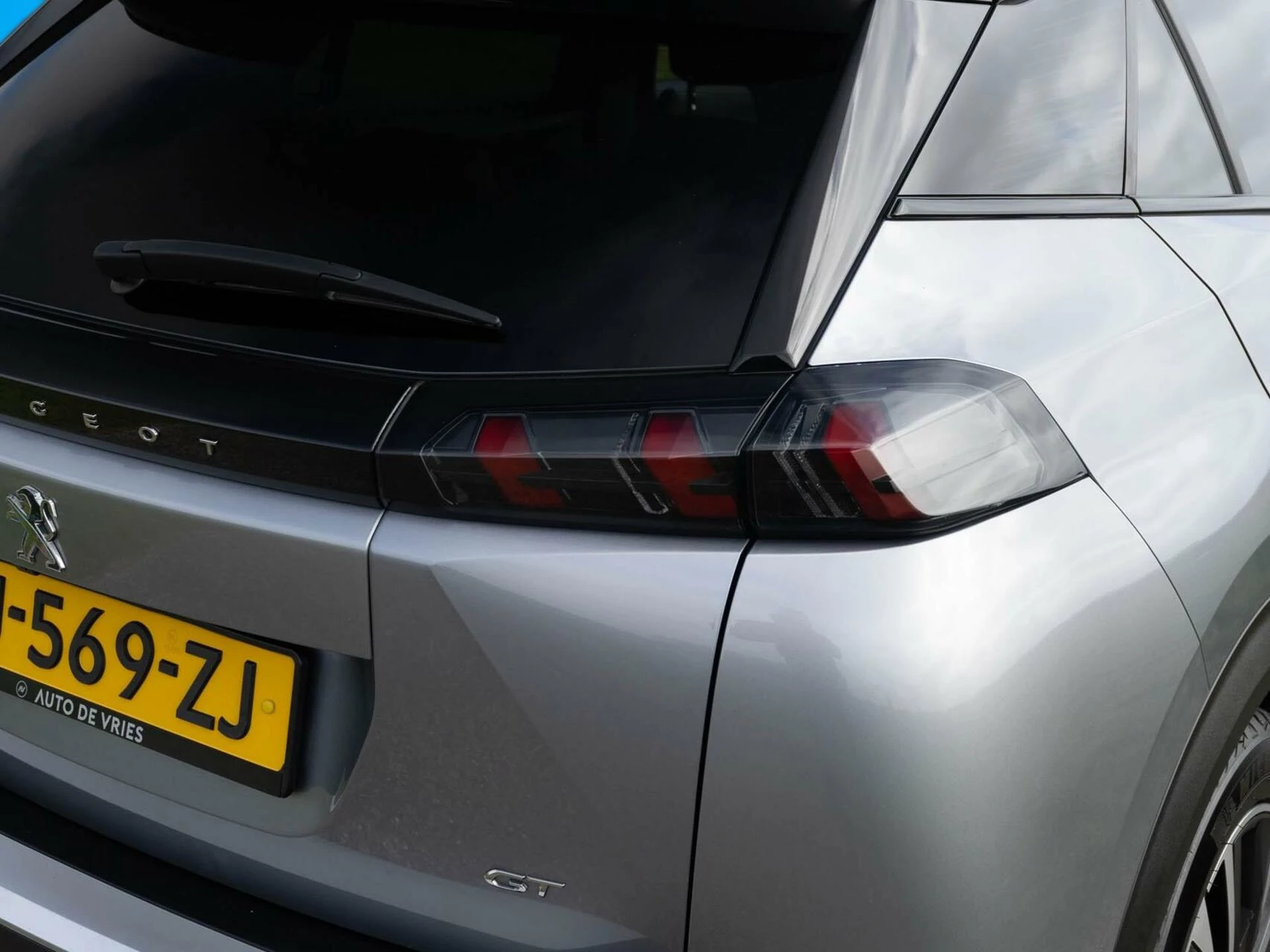 Hoofdafbeelding Peugeot e-2008