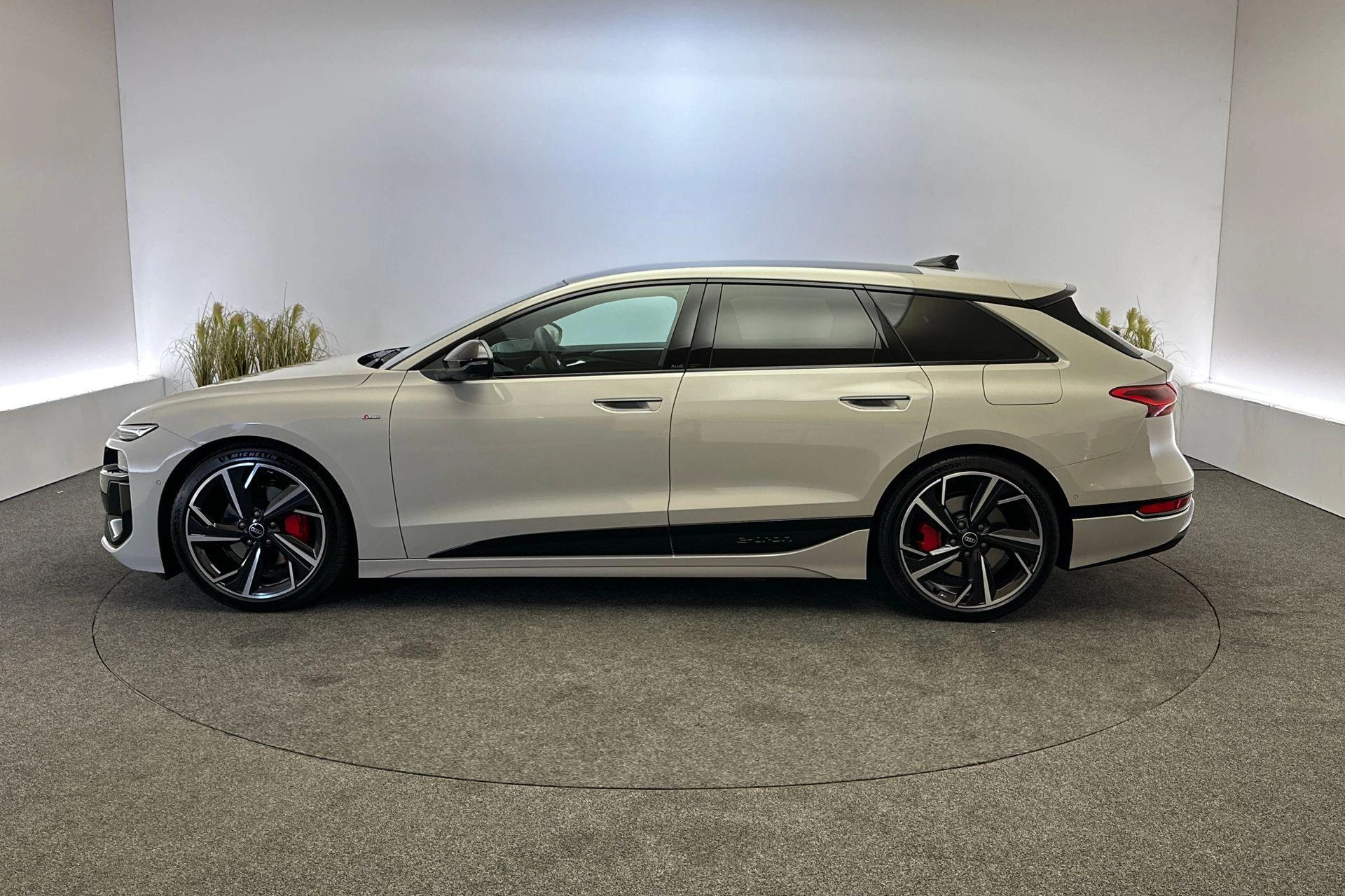 Hoofdafbeelding Audi A6 Avant e-tron