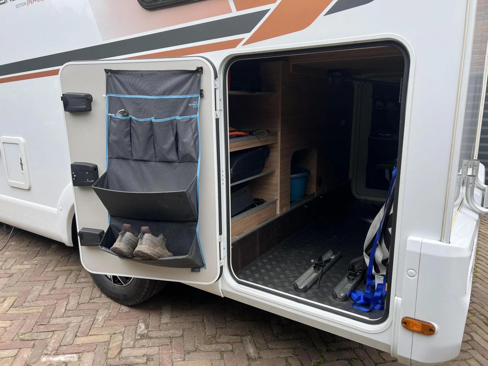 Hoofdafbeelding Weinsberg R57