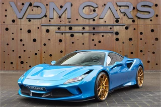 Hoofdafbeelding Ferrari F8 Tributo Ferrari F8 Tributo 3.9 V8 HELE | NOVITEC | Carbon Racestoelen | CarPlay | AFS | Lift | Passenger Display |