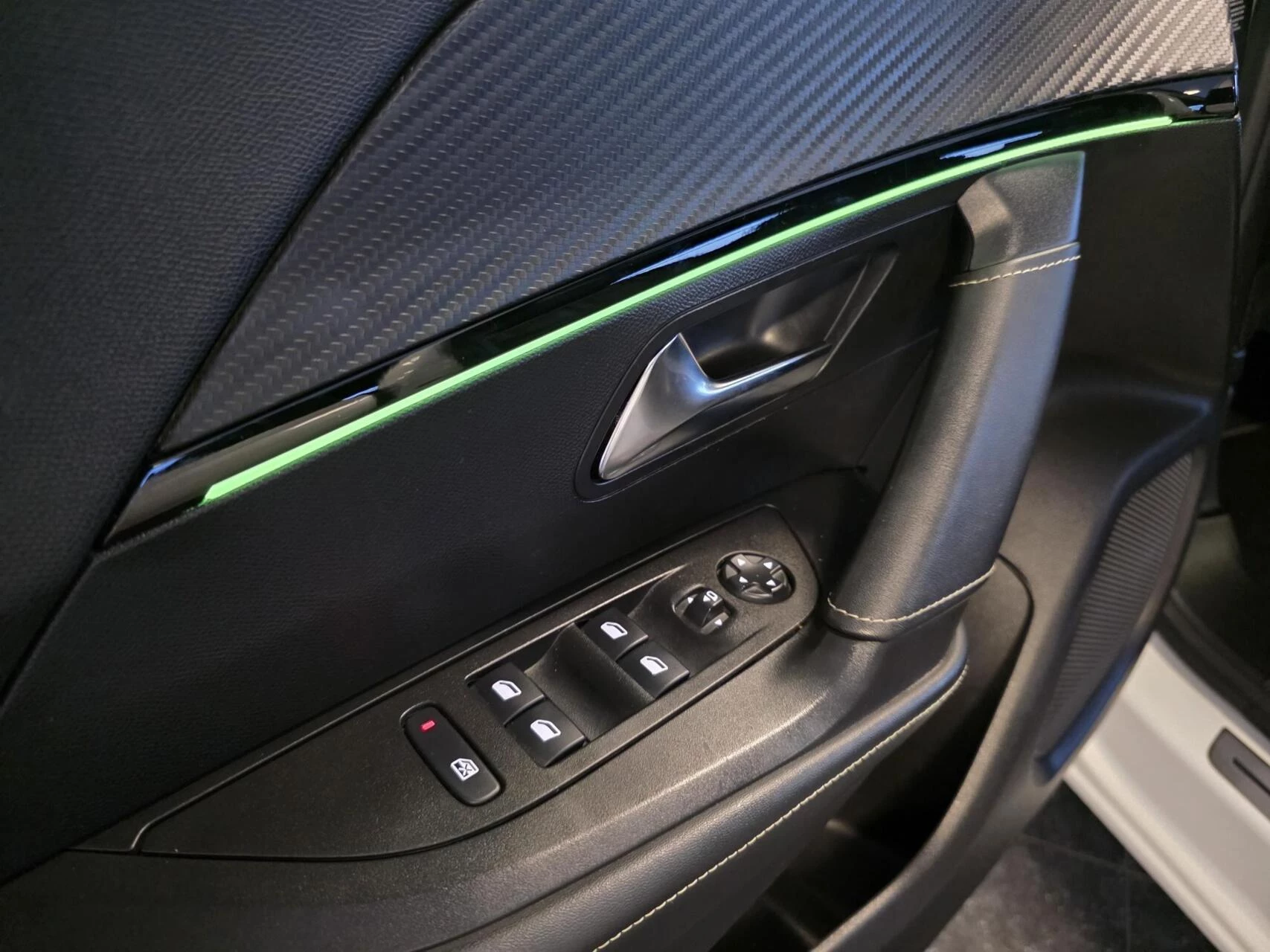 Hoofdafbeelding Peugeot e-2008