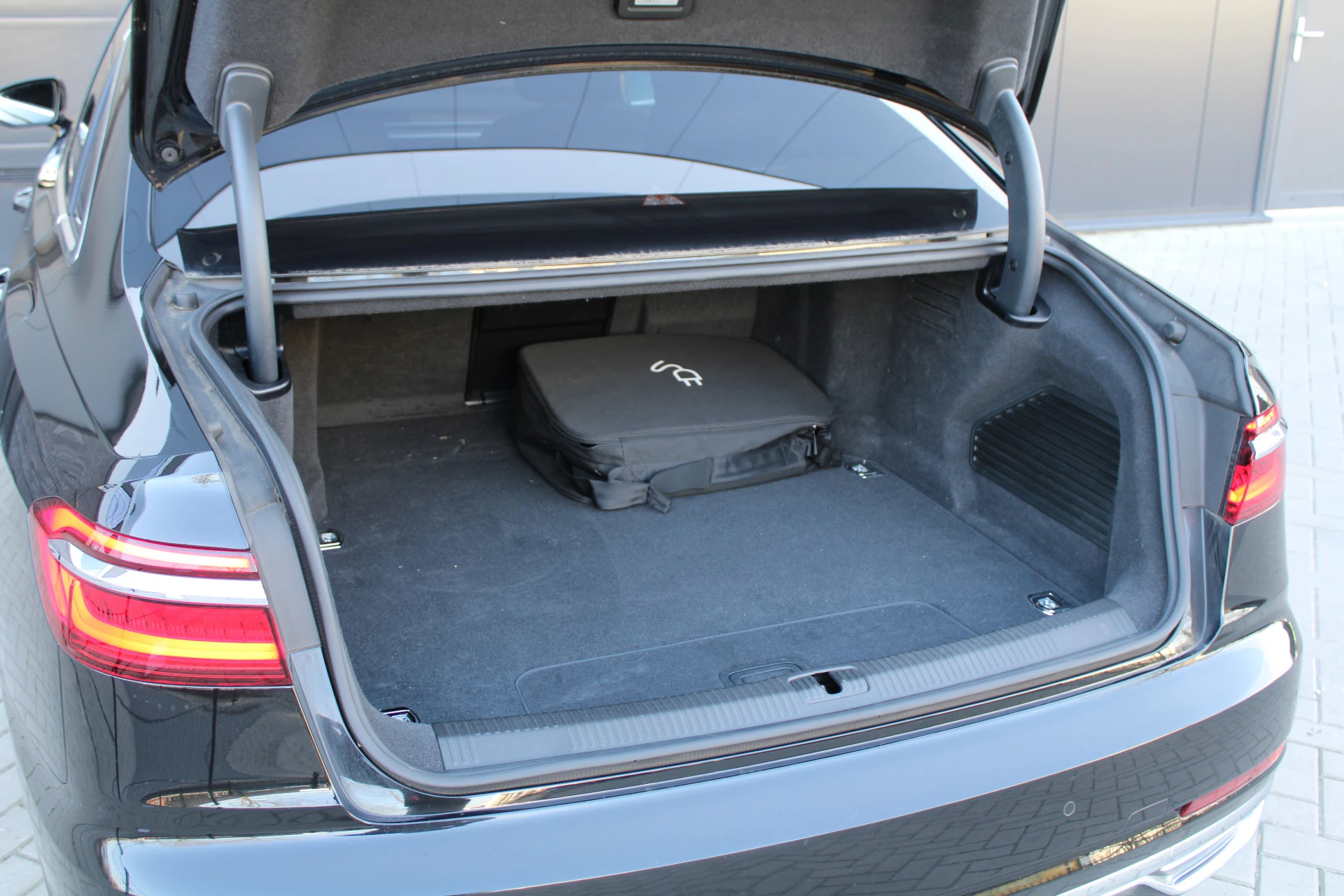 Hoofdafbeelding Audi A8