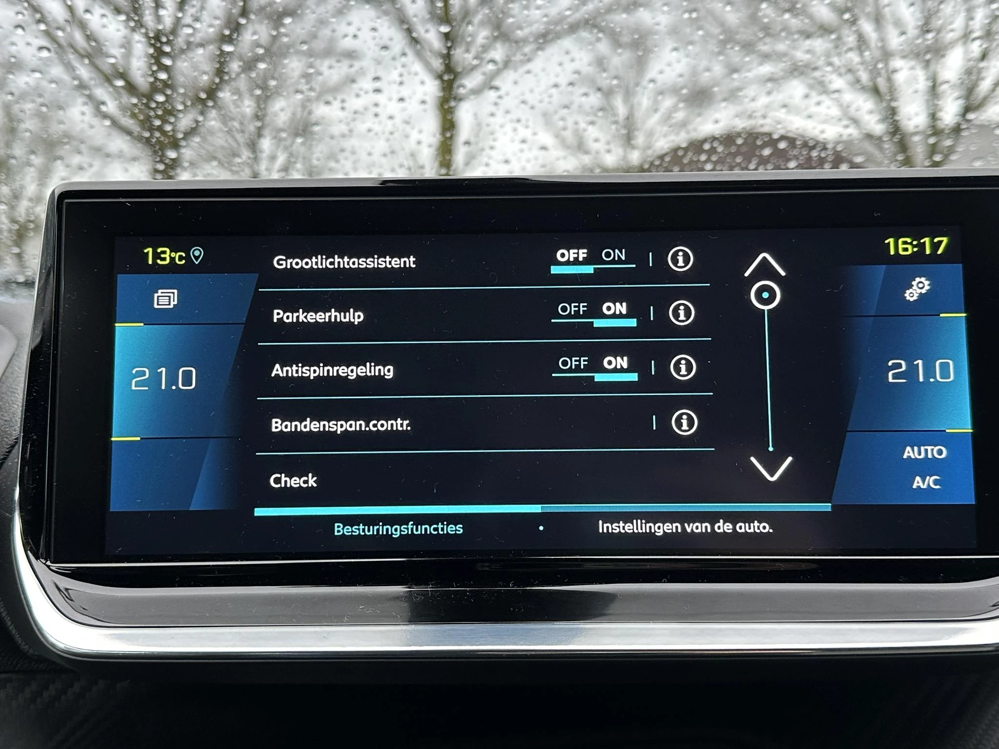 Hoofdafbeelding Peugeot e-2008