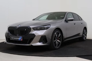 BMW i5 eDrive40 M Sport / Panoramadak / Trekhaak / Comfort Access / Adaptieve LED / Parking Assistant Plus / Stuurverwarming