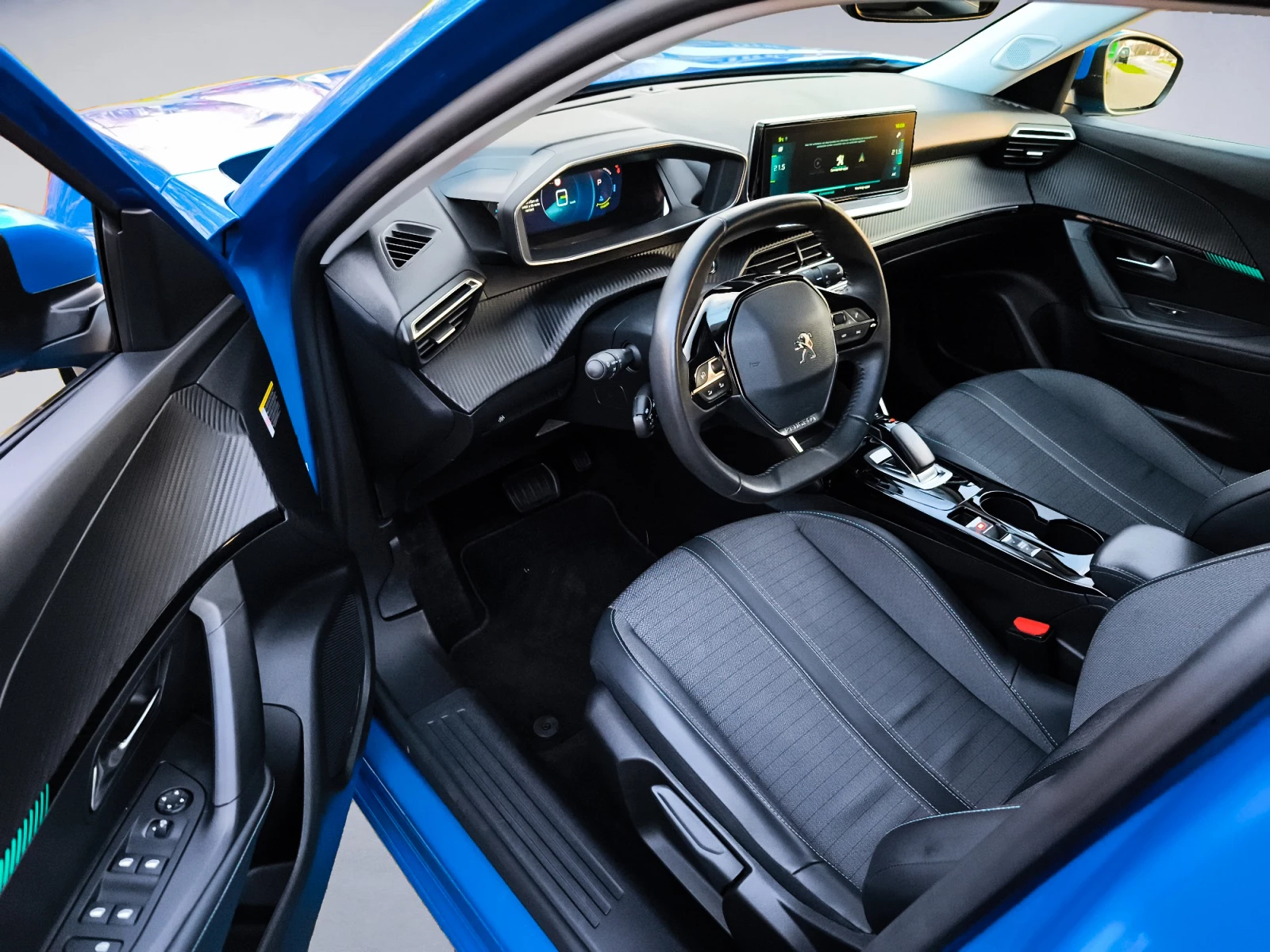 Hoofdafbeelding Peugeot e-2008