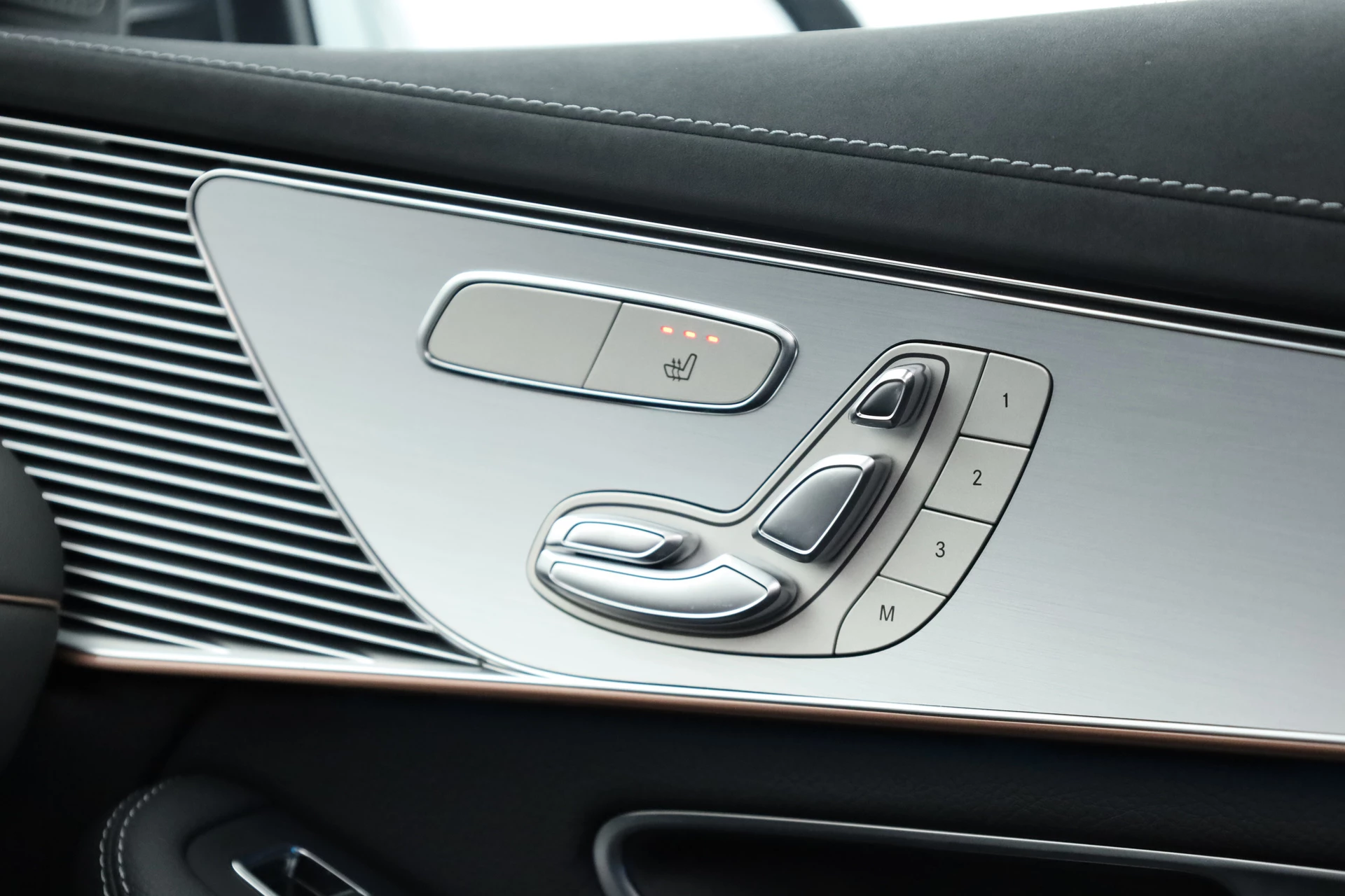 Hoofdafbeelding Mercedes-Benz EQC