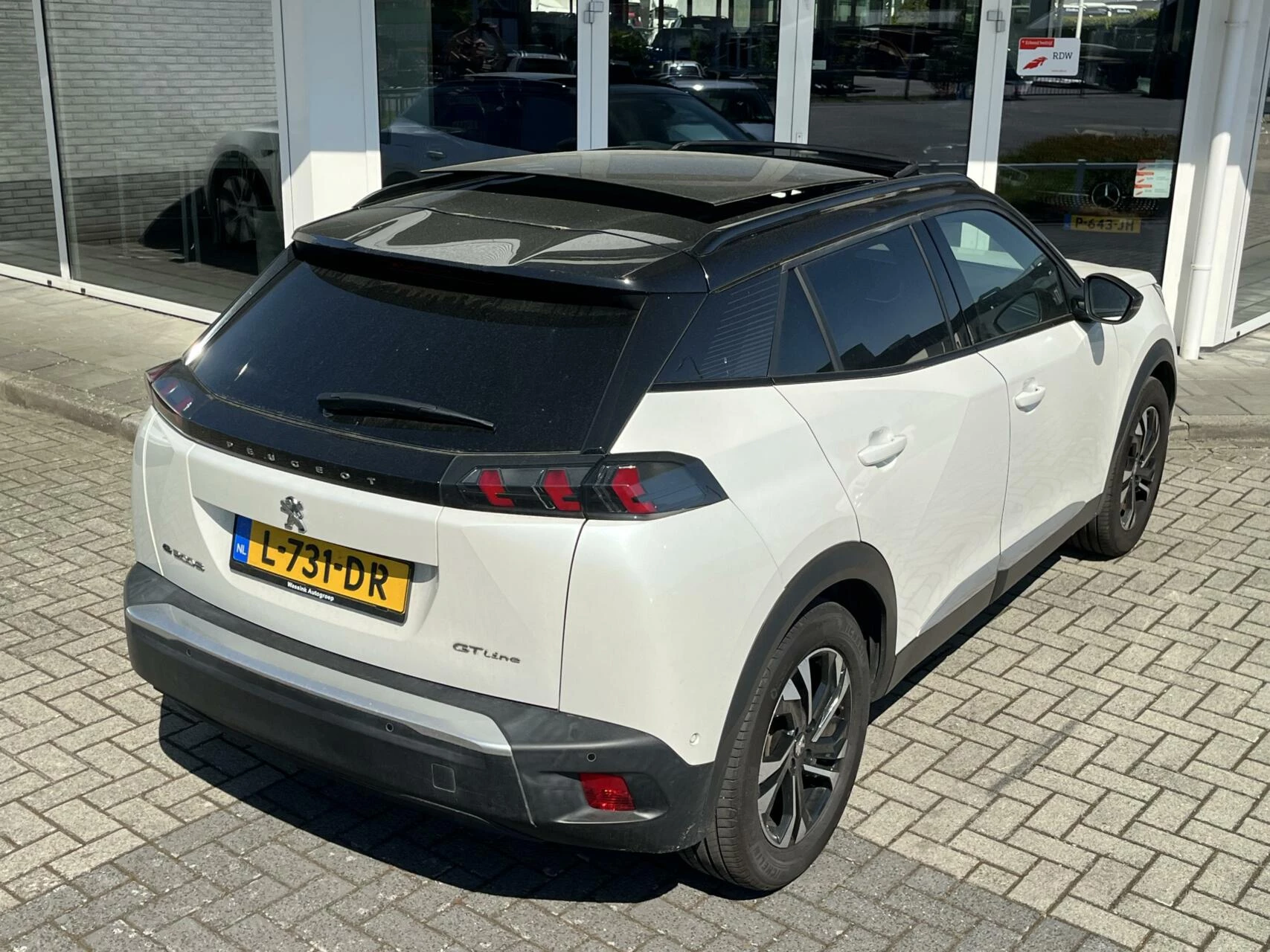 Hoofdafbeelding Peugeot e-2008