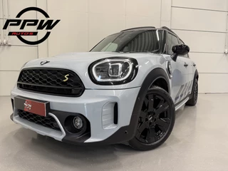 MINI Countryman 2.0 Cooper SE ALL4 Untamed PANO/H&K/HEAD-UP/CAMERA/18"BLACK/MEMORY/SFEER/UNION-FLAG A.LICHTEN/UNIEKE AUTO, ALLE EXTERIEUR ACCENTEN BLACK ALL BLACK INCL. BELTLINE EN VELGEN BLACK/MOMENTUM-GREY
