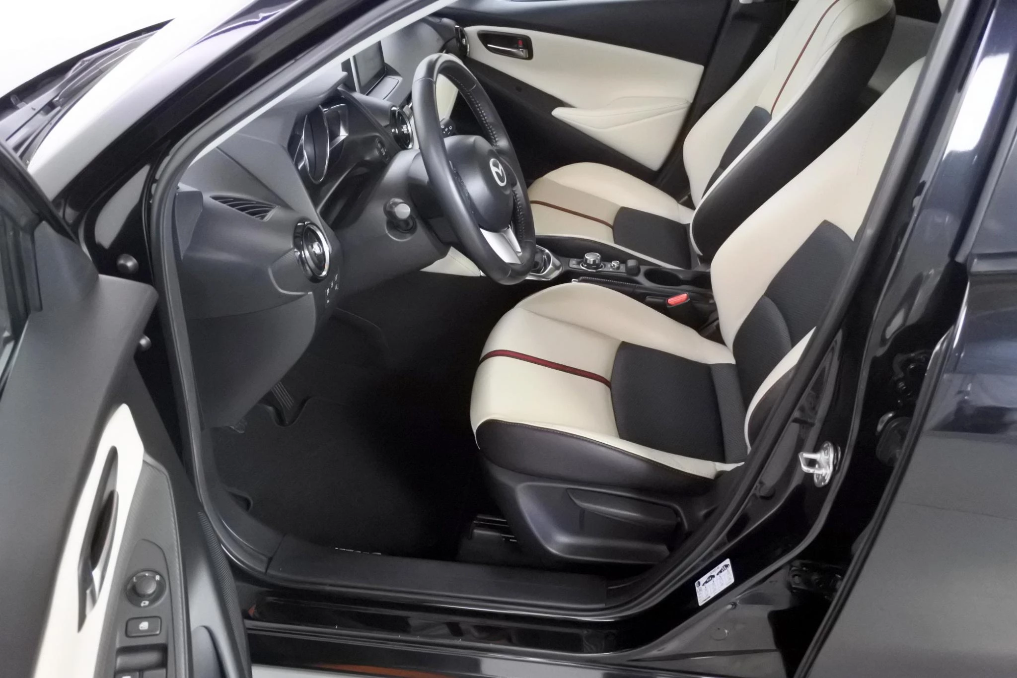 Hoofdafbeelding Mazda 2