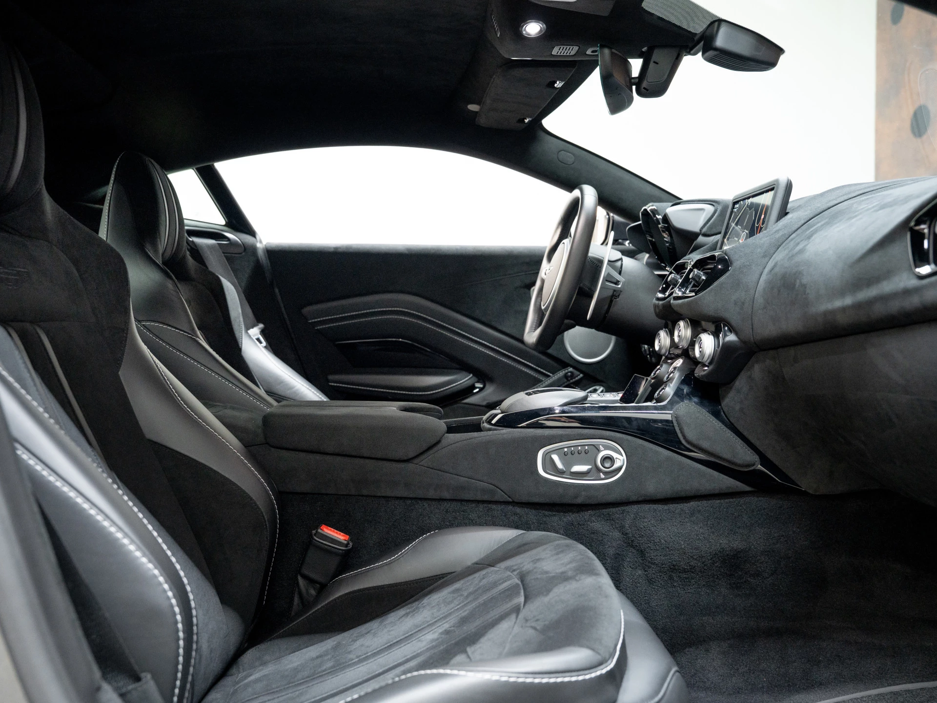 Hoofdafbeelding Aston Martin V8 Vantage