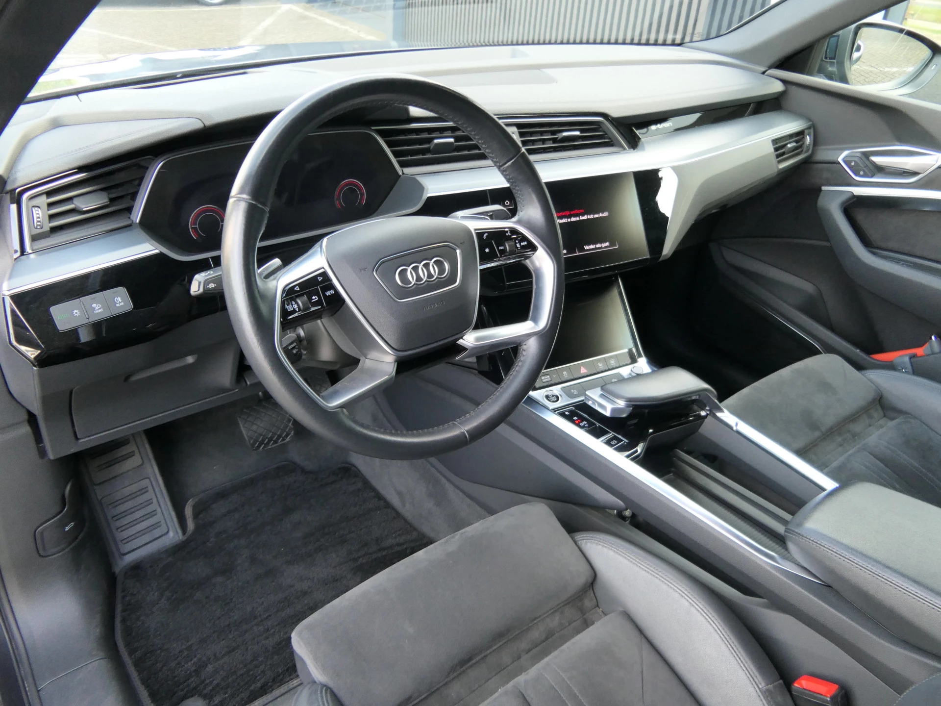 Hoofdafbeelding Audi e-tron