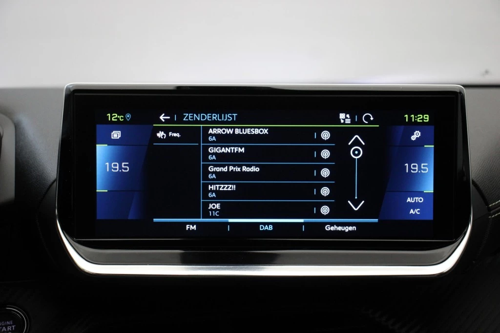 Hoofdafbeelding Peugeot e-2008