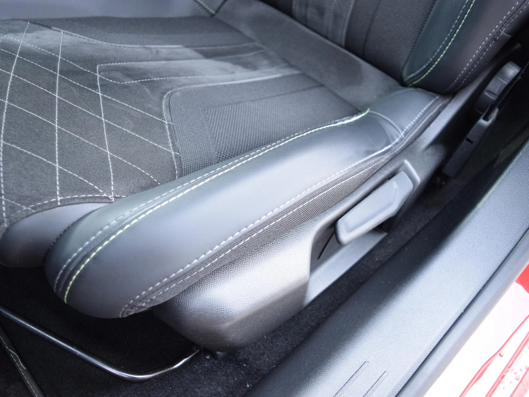 Hoofdafbeelding Peugeot e-208