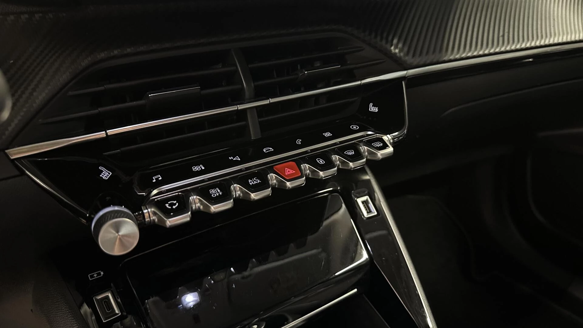 Hoofdafbeelding Peugeot e-2008