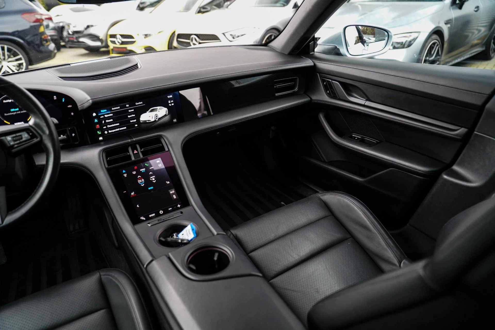 Hoofdafbeelding Porsche Taycan