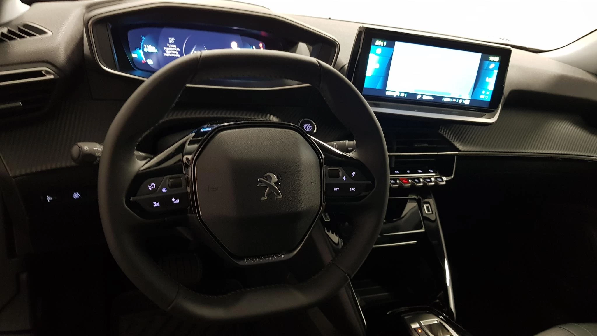 Hoofdafbeelding Peugeot e-2008