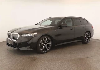 BMW 5 Serie Touring 520dA M-SPORT ** LED, NAVi+, HuD, PANORAMA, 20-inch LMV, DRIV. ASS+ ** 1e EIG - Ex BMW AG - UNFALLFREI ** ** INFORMEER OOK NAAR ONZE AANTREKKELIJKE FINANCIAL-LEASE TARIEVEN **