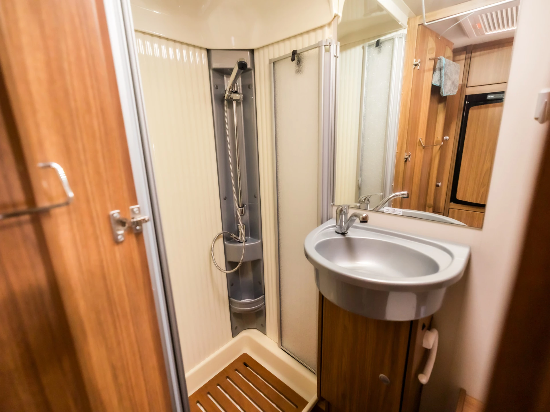 Hoofdafbeelding Carado A 464